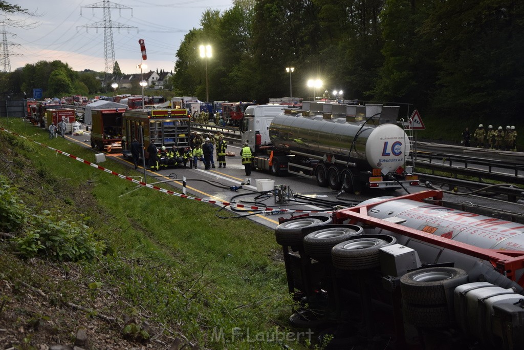 VU Gefahrgut LKW umgestuerzt A 4 Rich Koeln Hoehe AS Gummersbach P335.JPG - Miklos Laubert